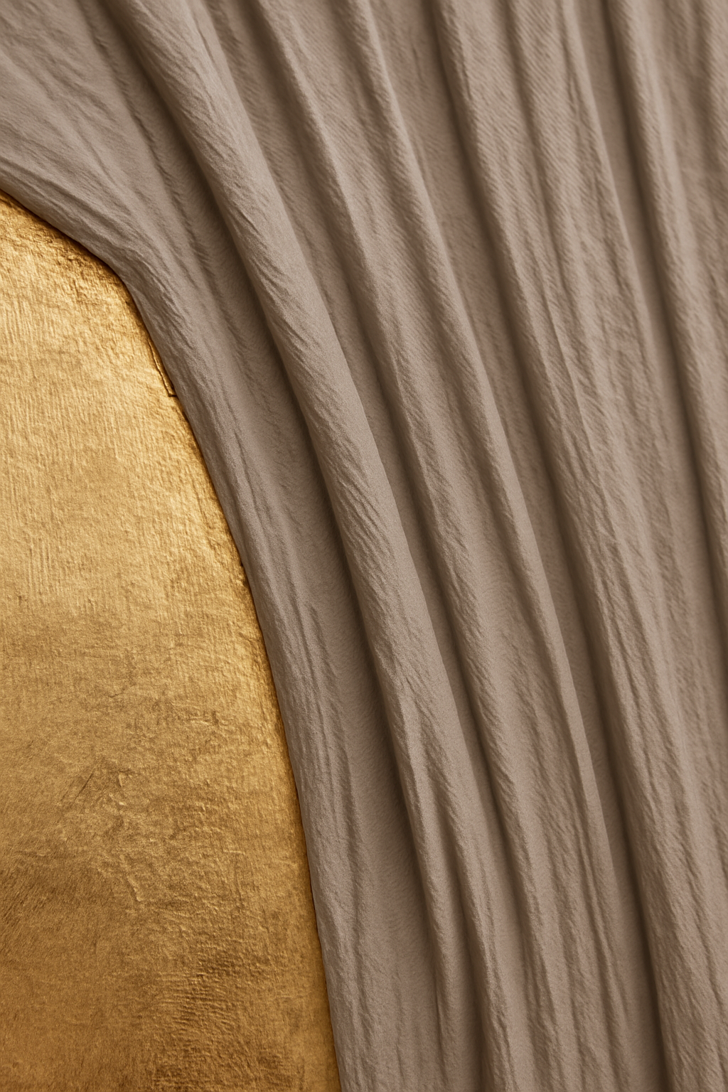 Gilded Drapery 100 × 76 cm