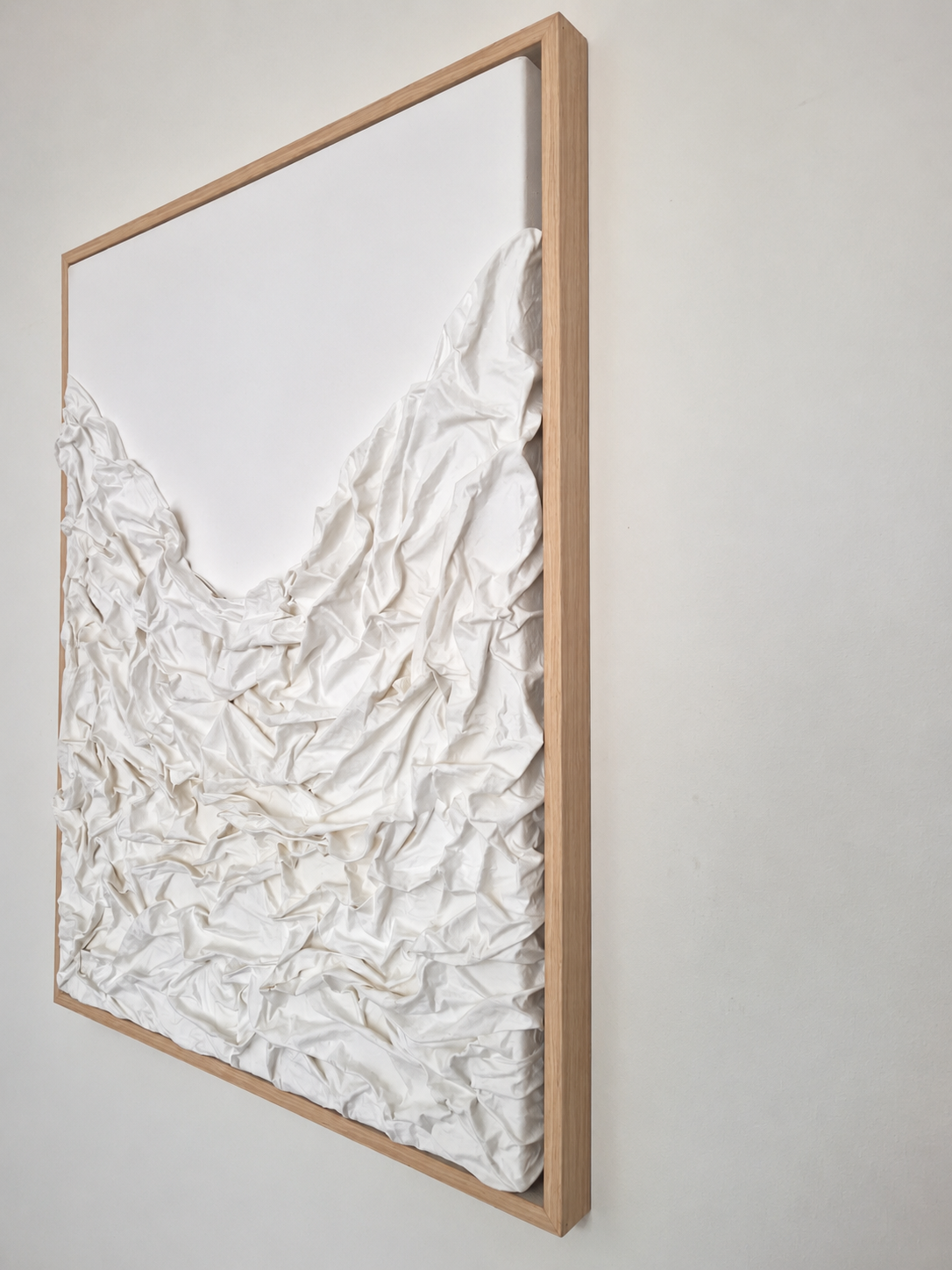 Luxury white wall décor Dubai